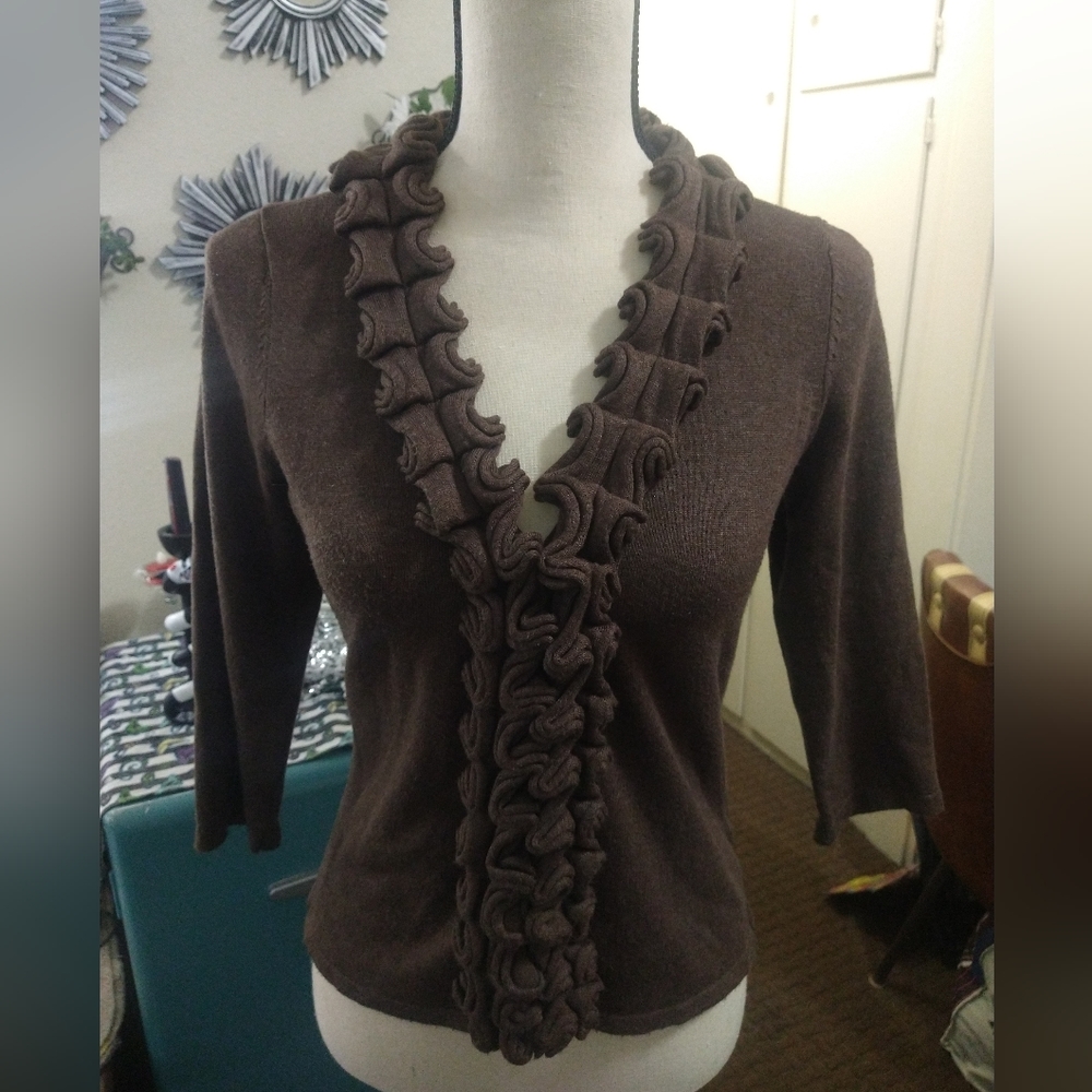 Ruffled center lining on a brownish earth tone.